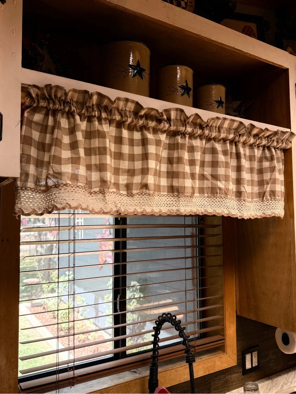 Women’s Beige Gingham Valance with Crochet Trim set of 4
